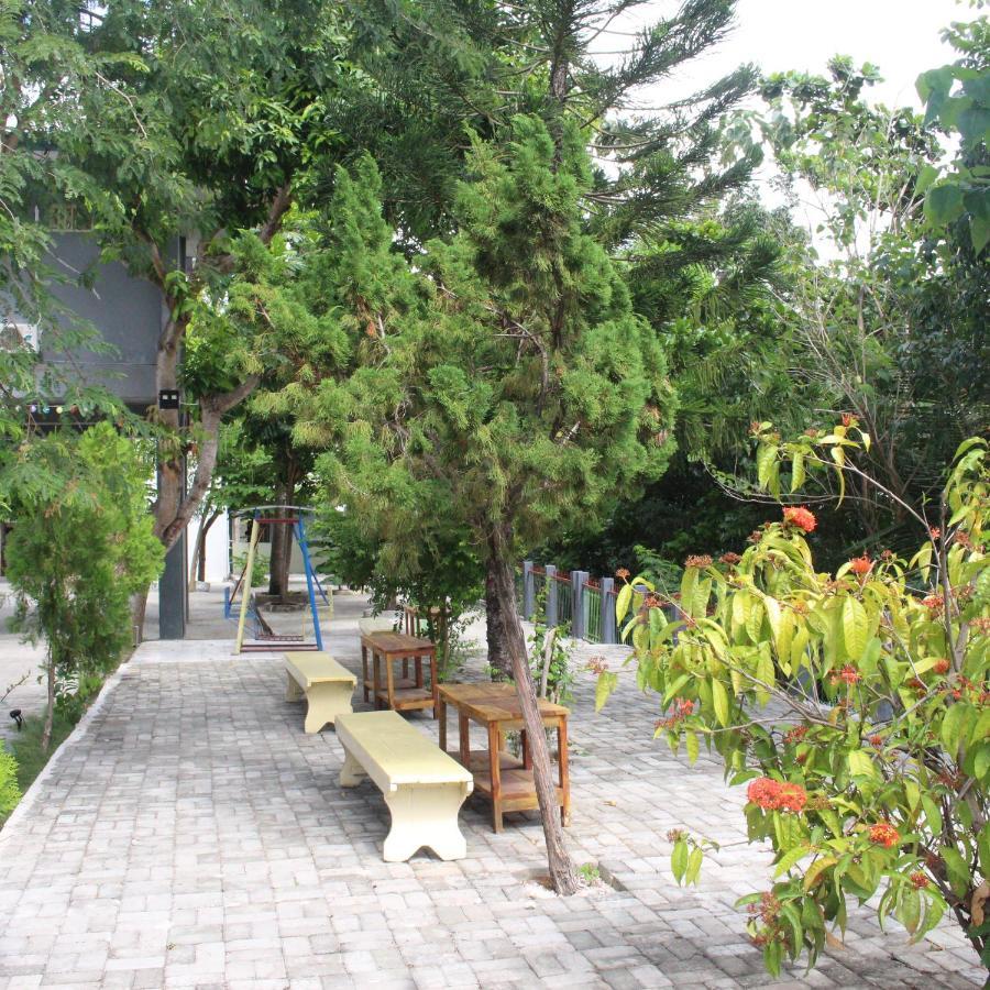 Pondok Wisata Dan Restoran Elim Waingapu Buitenkant foto