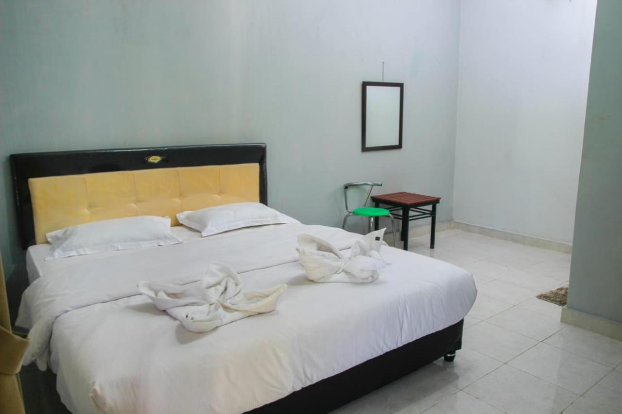 Pondok Wisata Dan Restoran Elim Waingapu Buitenkant foto