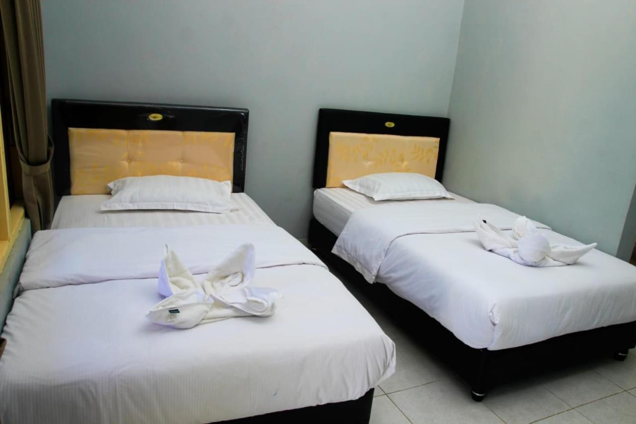 Pondok Wisata Dan Restoran Elim Waingapu Buitenkant foto